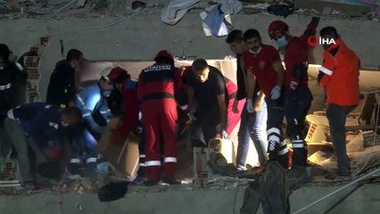 İzmir’de meydana gelen depremde arama kurtarma çalışmaları devam ediyor