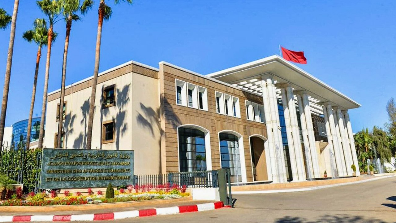 المغرب.. الخارجية وأحزاب عديدة تدين بشدة نشر الرسوم المسيئة لسيدنا محمد