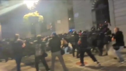 Las restricciones desatan la violencia en Barcelona