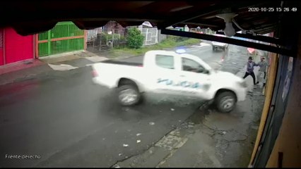 ext-accidente-patrulla-peatones-301020