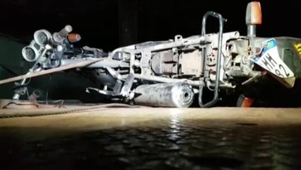 Criminosos retiram peças e abandonam chassi de moto em estrada