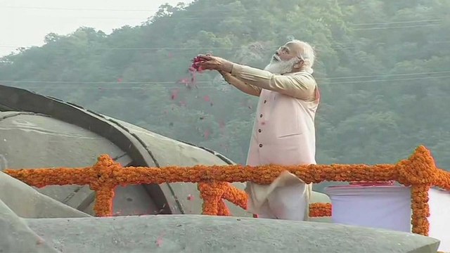 PM Modi pays tribute to Sardar Patel at Statue of Unity