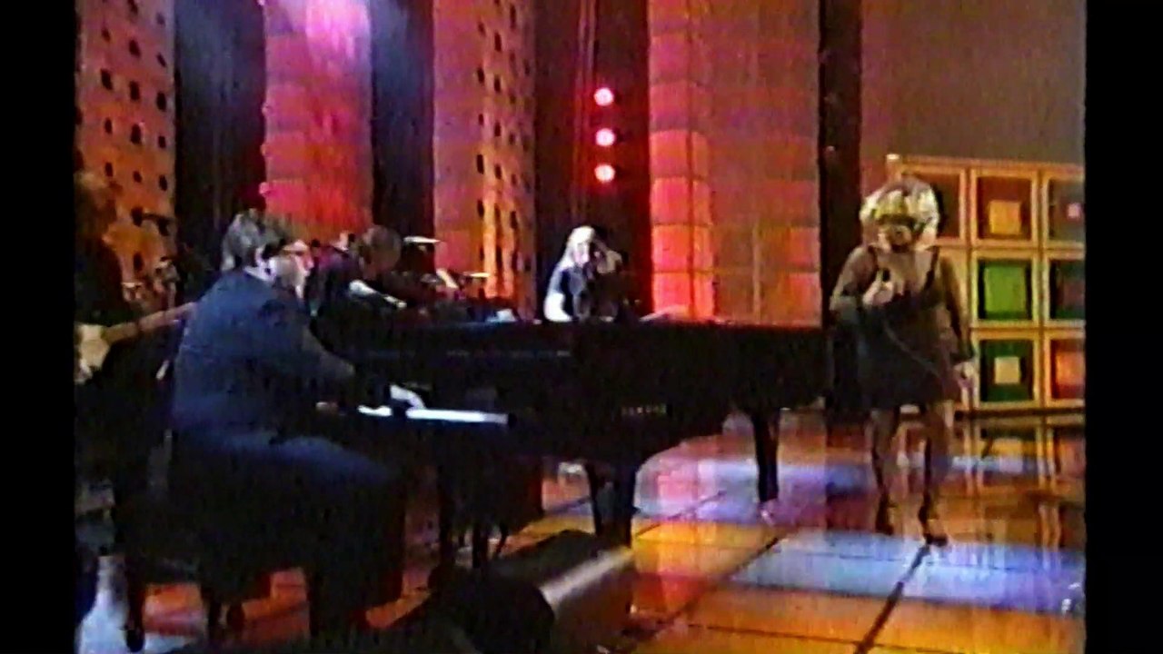 Tina Turner & Elton John Bitch is Back video Dailymotion