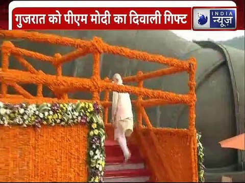 PM arrives in Gujarat, pays tributes to Sardar Patel : गुजरात को पीएम मोदी का दिवाली गिफ्ट