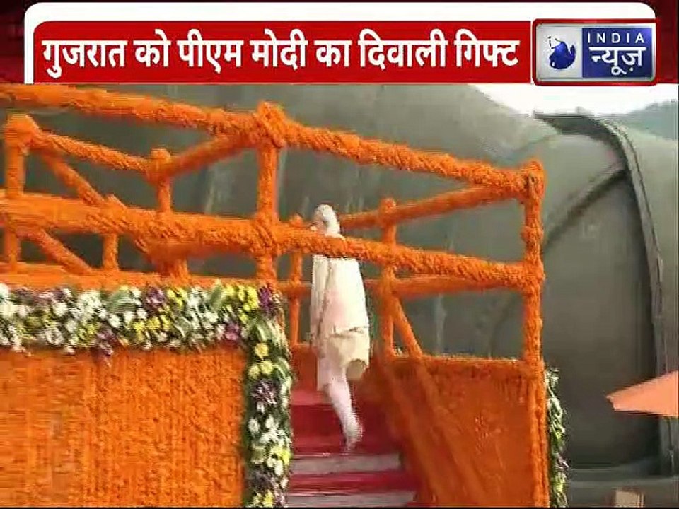 PM arrives in Gujarat, pays tributes to Sardar Patel : गुजरात को पीएम मोदी का दिवाली गिफ्ट