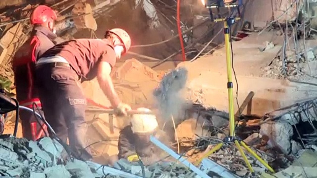 Wettlauf gegen die Zeit: Suche nach Verschütteten in Izmir