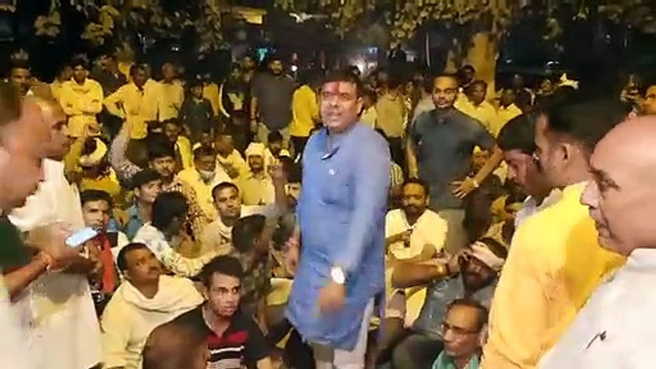 उपचुनाव के प्रचार में पुलिस ने कांग्रेस कार्यकर्ताओं पर किया लाठीचार्ज