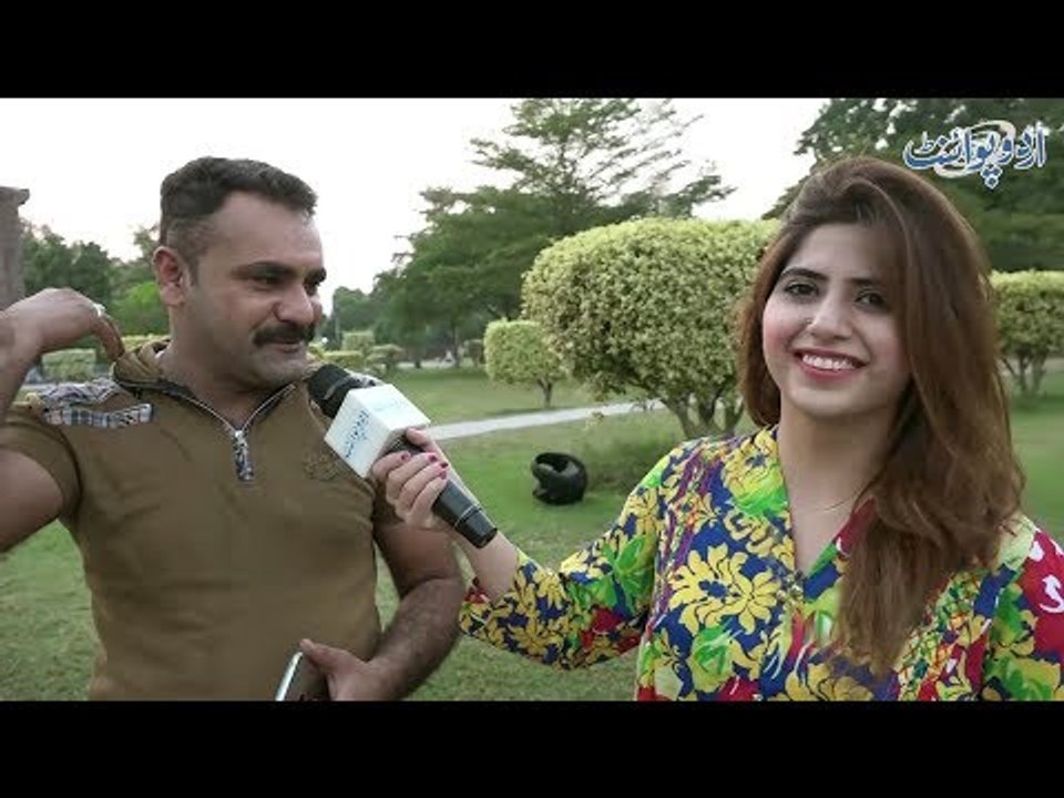 وہ کیا ہے جو ناک کے آگے اور کان کے پیچھے ہوتا ہے؟