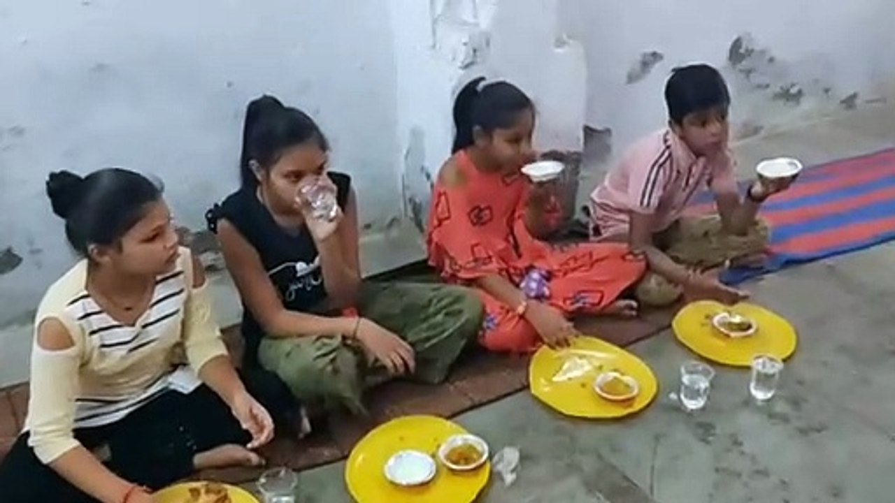 शाजापुर: शरद पूर्णिमा के अवसर पर रुपामाता मंदिर में कन्या भोज का आयोजन किया गया
