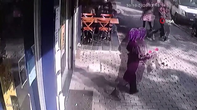 Rıza Bey Apartmanı'nda deprem esnasında yaşanan panik anları kamerada...Kimi nasıl kaçacağını şaşırdı, kimi de panikten telefona sarıldı