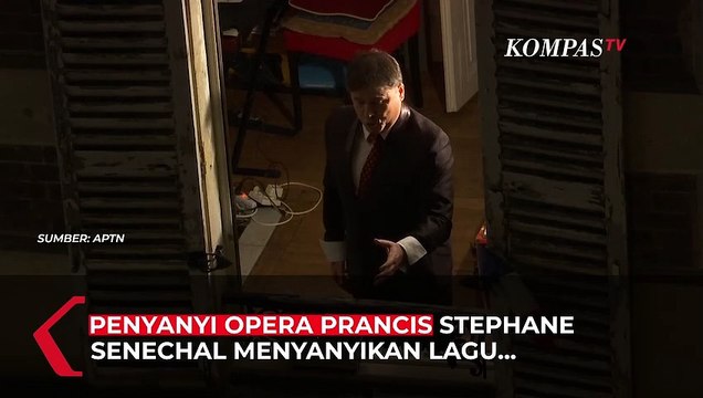 Penyanyi Opera Prancis Stephane Senechal Menyanyikan Lagu Kebangsaan Prancis di Jendela Rumahnya