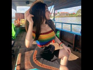 Đăng story đầy tâm trạng nhưng hotgirl Võ Ngọc Trân lại gây chú ý với gương mặt khác lạ