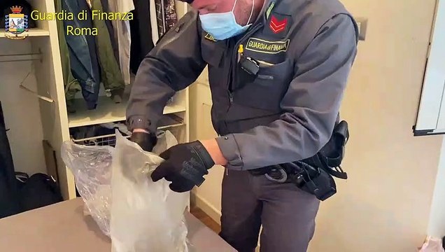 Roma - Arrestato Pol G del gruppo Assalti Frontali in casa sei chili di droga (31.10.20)