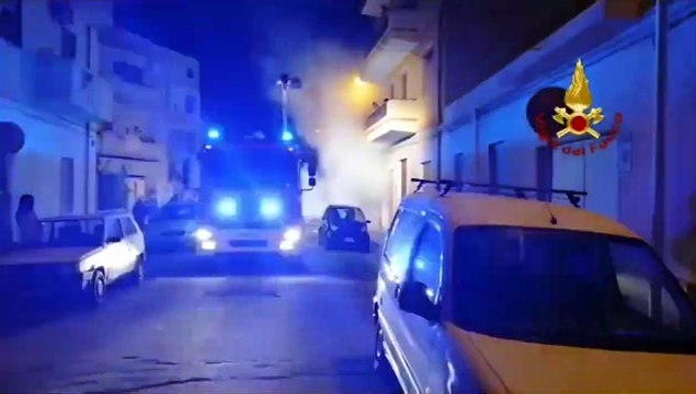 Quartu (CA) - Autocarro per edilizia distrutto dalle fiamme (31.10.20)