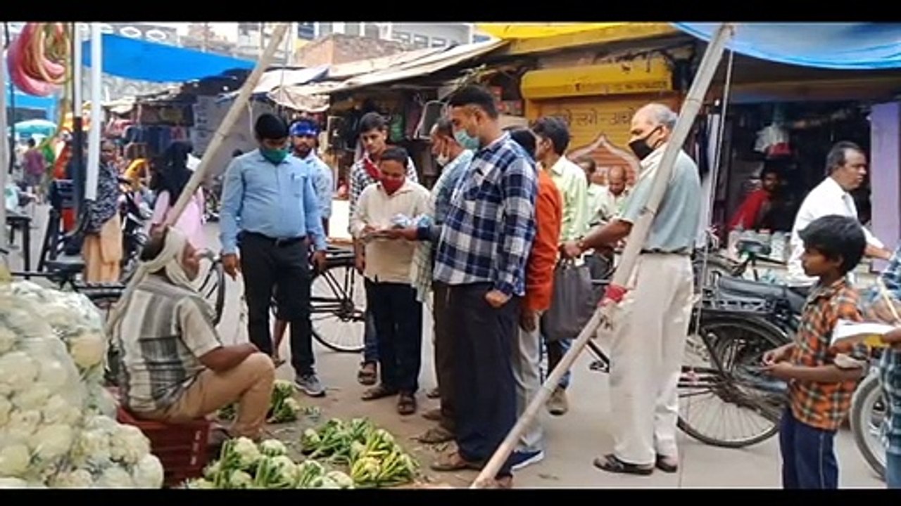 भरथना कस्बे में चलाया गया पॉलिथीन मुक्त अभियान, 6 पर जुर्माना, ₹700 वसूली