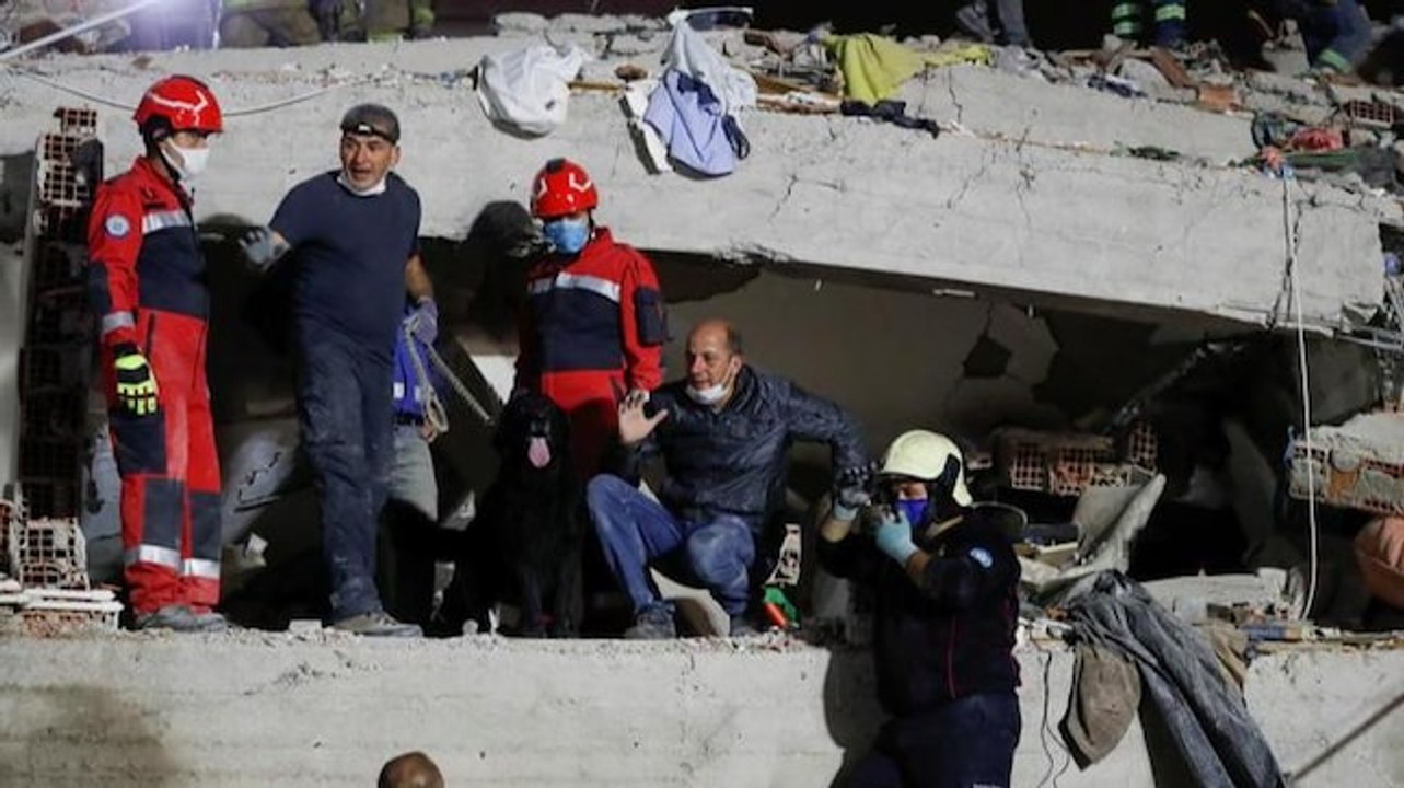 Massive earthquake collapses buildings in Turkey