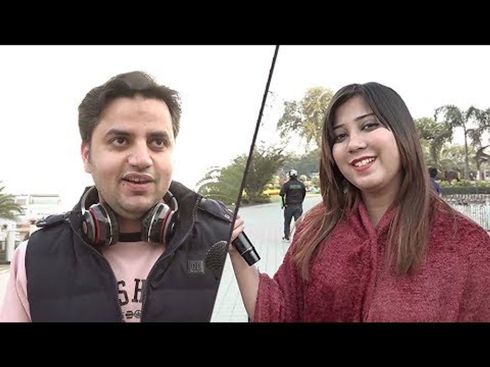 ایک جادوگر کا ہے کمال، ڈالے سبز نکالے لال۔۔