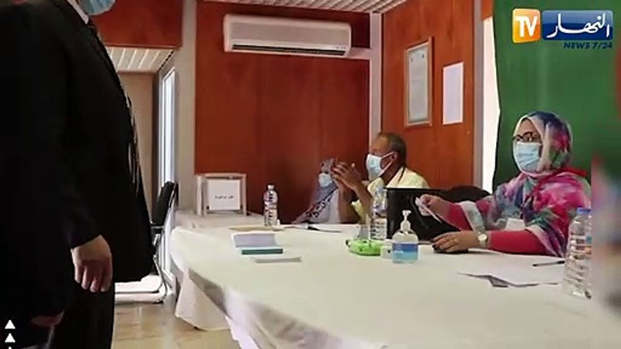 الجالية الجزائرية بموريتانيا تشرع في عملية التصويت على إستفتاء مشروع تعديل الدستور