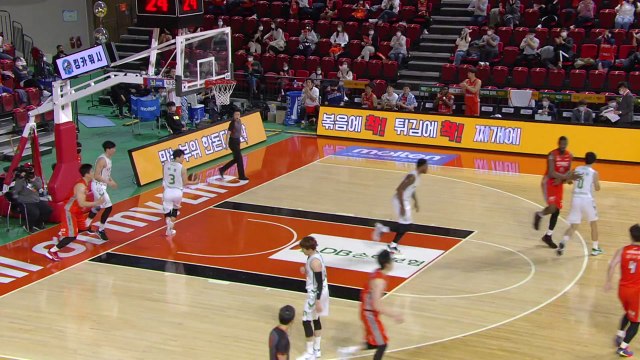 '이대헌 26점' 전자랜드, 3연승 선두 질주 / YTN