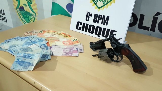 Ladrão que deixou documento cair em local de assalto é encontrado embaixo da cama em residência no Cascavel Velho
