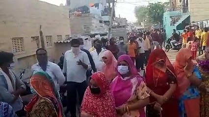 वीडियो में देखिए: सुबह 8.30 बजे ही मतदाताओं की भारी भीड़