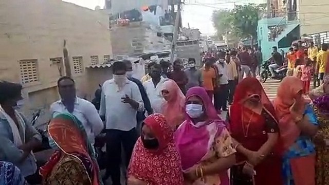 वीडियो में देखिए: सुबह 8.30 बजे ही मतदाताओं की भारी भीड़