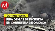 Pipa de gasolina se incendia tras choque en la carretera Oaxaca-Tehuantepec