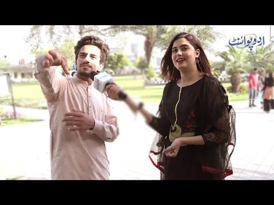 ایک برفانی علاقہ میں آم کا درخت ہے جس پر کافی آ...