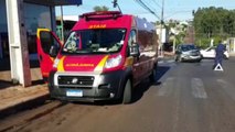Idoso de 71 anos fica ferido após colisão entre carro e ônibus no Periolo