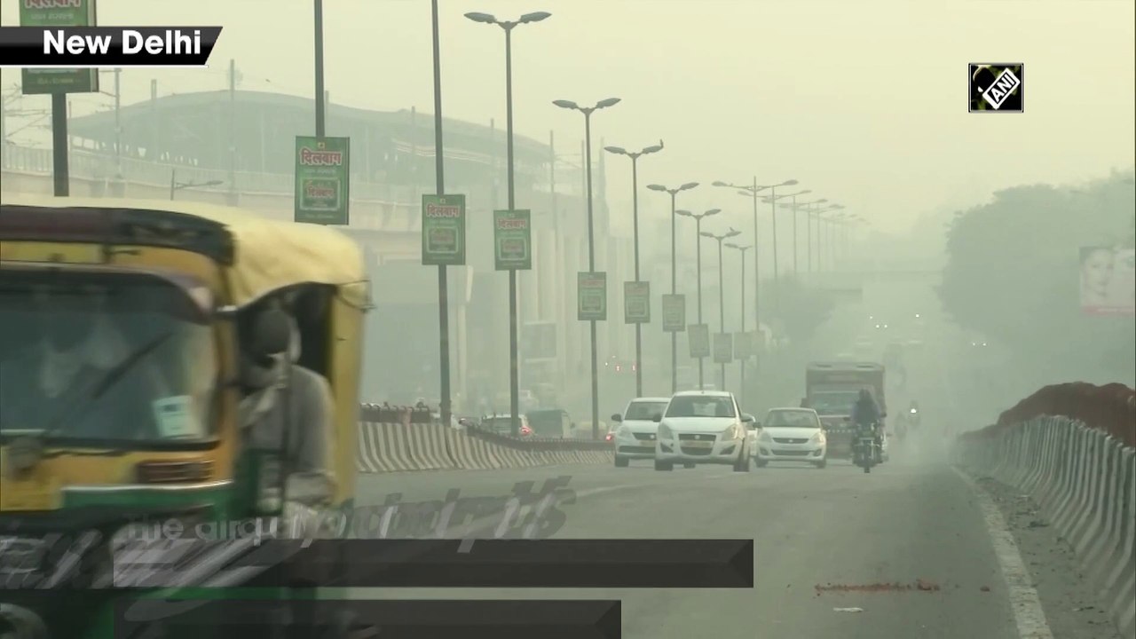 Thick layer of smog envelops New Delhi