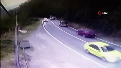 Trabzon'da 3 kişinin yaralandığı kaza kamerada