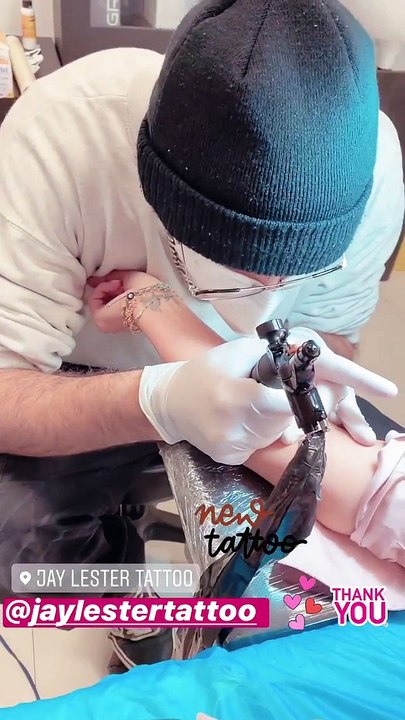 Laeticia Hallyday a rejoint Jalil Lespert à Rome pour le week-end du 31 octobre-1er novembre 2020. Elle s'est fait tatouer, comme son compagnon.