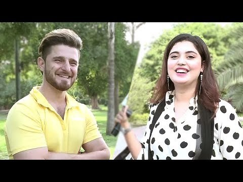 وہ کون ہے جس نے زمین پر تو پاؤں نہیں رکھا لیکن ہم سب کو دکھائی دیتا ہے؟