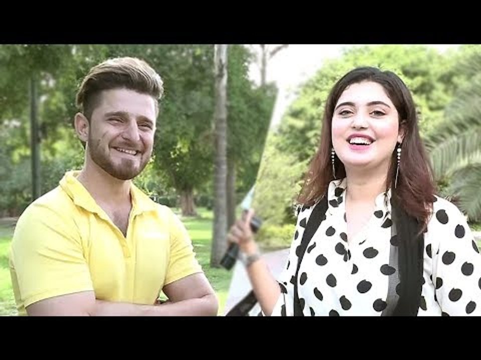 وہ کون ہے جس نے زمین پر تو پاؤں نہیں رکھا لیکن ہم سب کو دکھائی دیتا ہے؟