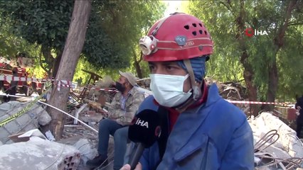 Enkaz Alanındaki Arama Kurtarma Personeli Gözyaşlarını Tutamadı