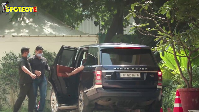 Ranbir Kapoor,Arjun Kapoor, Sharad Kelkar & Sanya Malhotra Spotted across in the city _ SpotboyE