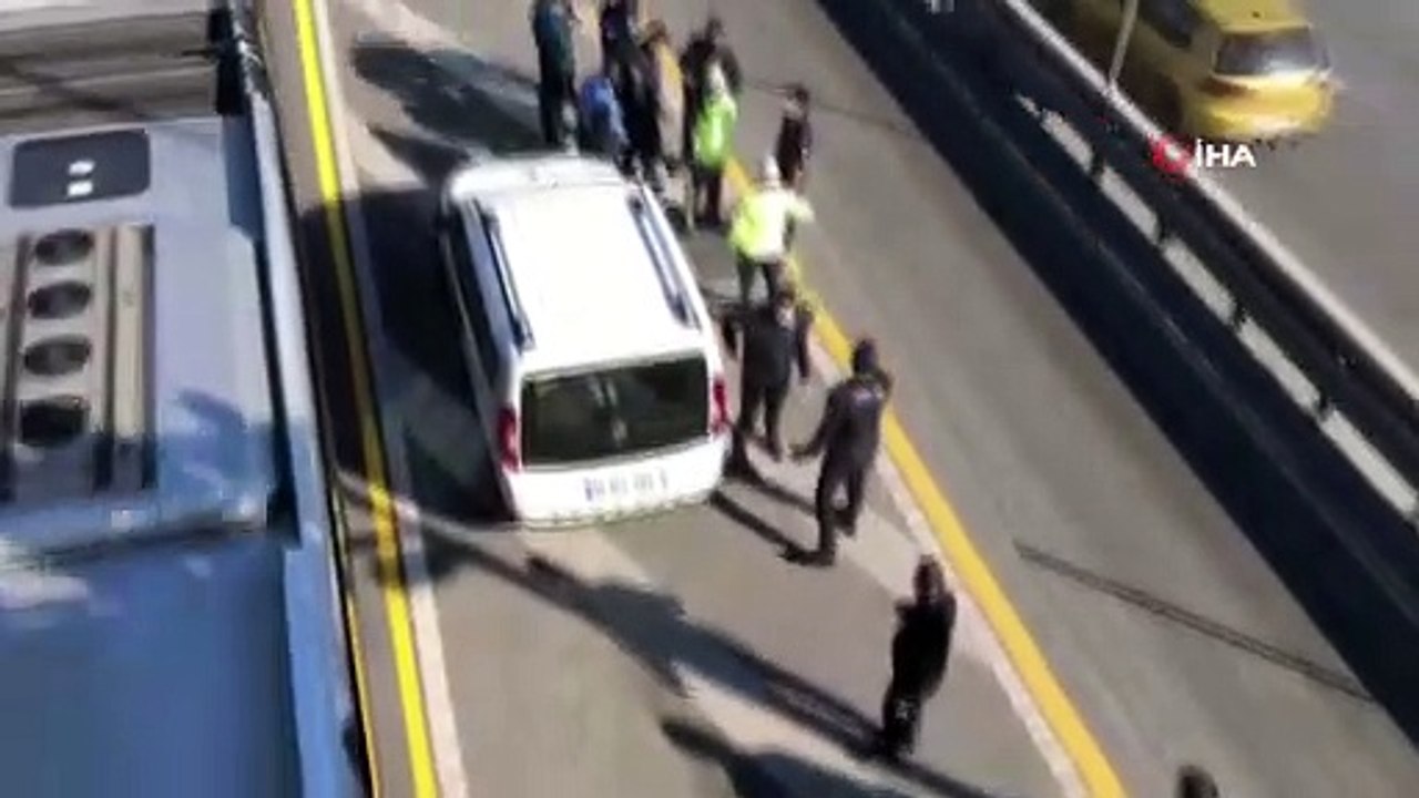 Avcılar’da İBB Sosyal Tesisler durağında metrobüs bir yayaya çarptı