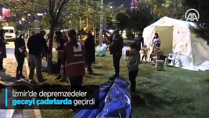 İzmir'de depremzedeler geceyi çadırlarda geçirdi