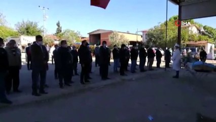 Depremzede anne ve kızı, memleketleri Karacasu'da yan yana defnedildi