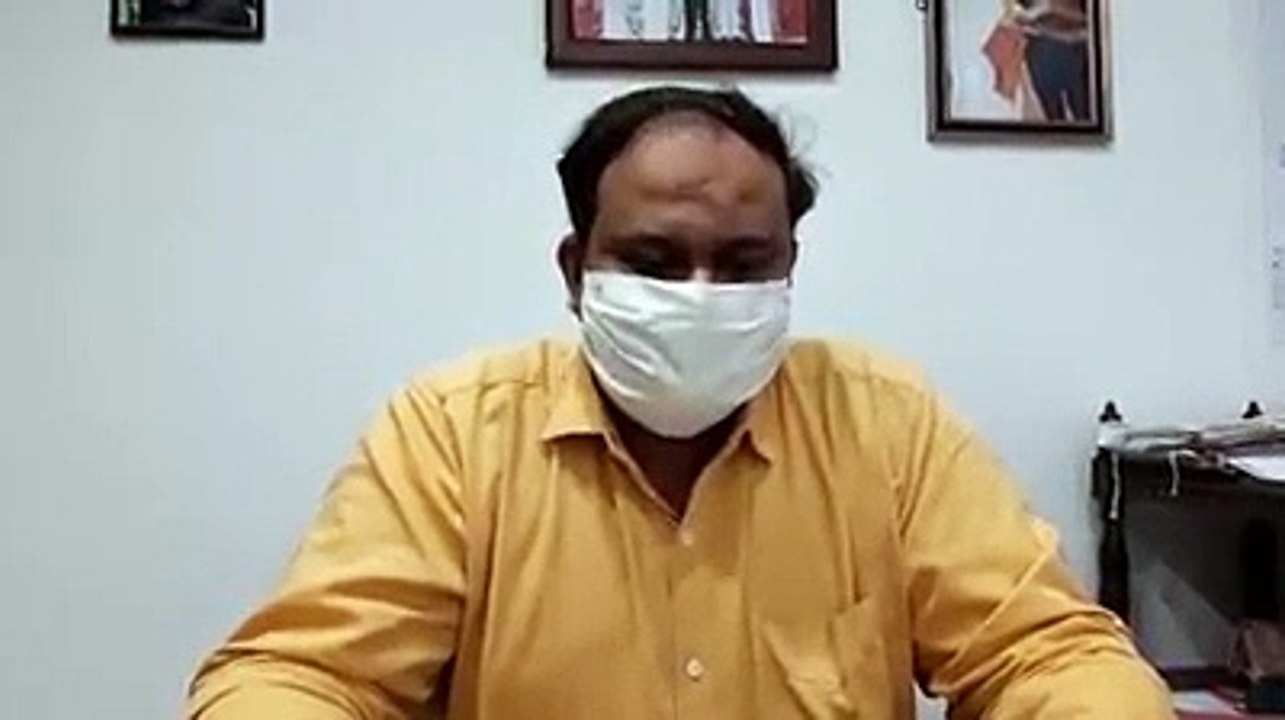 ब्रीफिंग में अपडेट देते हुये कलेक्टर जबलपुर
