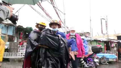 Le typhon Goni balaie les Philippines