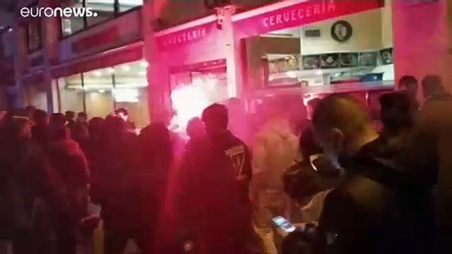 В Испании и Италии акции протеста против ограничительных мер обернулись беспорядками