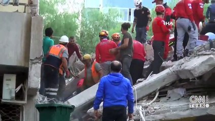 Depreme asansörde yakalandılar | Video