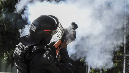 Polémica por orden que prohíbe uso de gas lacrimógeno durante protestas