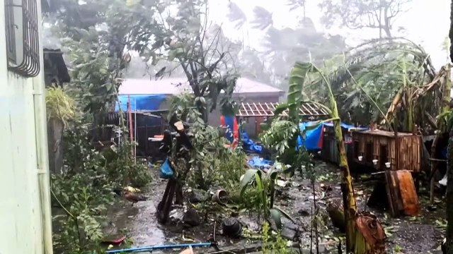 Tifón Goni golpea Filipinas y causa al menos diez muertos