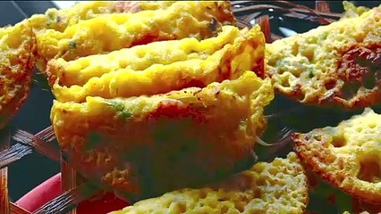 See How To Make A True Vietnamese Banh Xeo