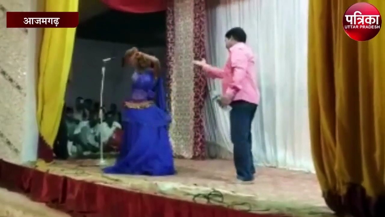 आजमगढ़ में रामलीला के मंच पर बार बालाओं ने लगाए ठुमके