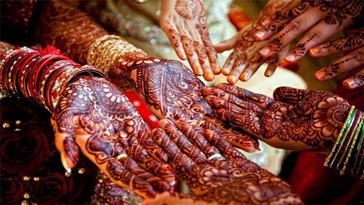 Mehndi Designs 2020: करवा चौथ पर मेंहदी का रंग चाहिए गहरा तो करें ये काम | Boldsky