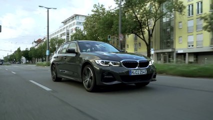 BMW 330e Touring Plug-in Hybrid Driving Video