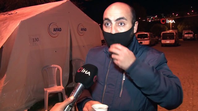 Çadırlarda Kalan Depremzedeler, Soğuk Havada Ateş Yakarak Isınmaya Çalışıyor